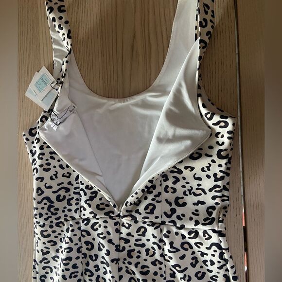 Egreis White Leopard Print Jumpsuit Womens M NWT - Picture 4 of 5
